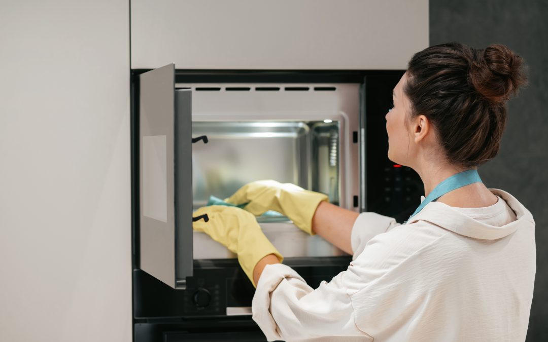 Oven Cleaning Made Easy – 5 Steps and Professional Advantages